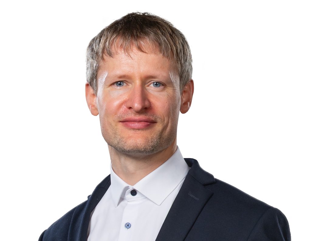 Porträt Stefan Hackel, Holzbildhauer aus Guthmannshausen in Thüringen.